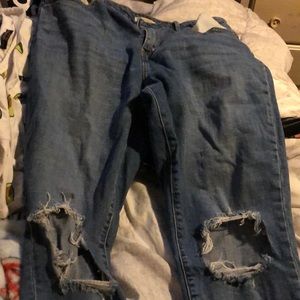 I’m selling a really cute pair of jeans